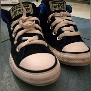 Converse Kids' Chuck Taylor All Star Axel Mid Top Sneaker, sz 12